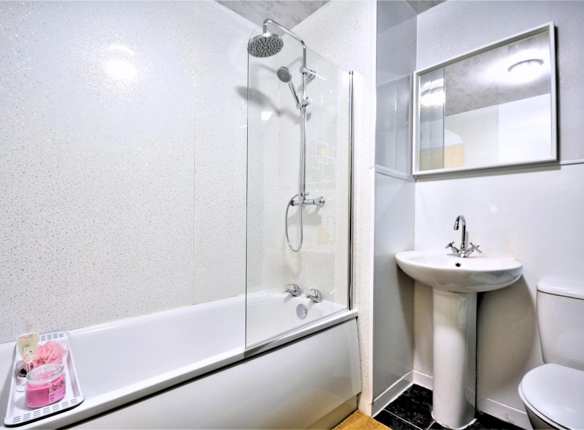 Manchester Townhouse By Bevolve - 4 Bedrooms - Free Parking Экстерьер фото